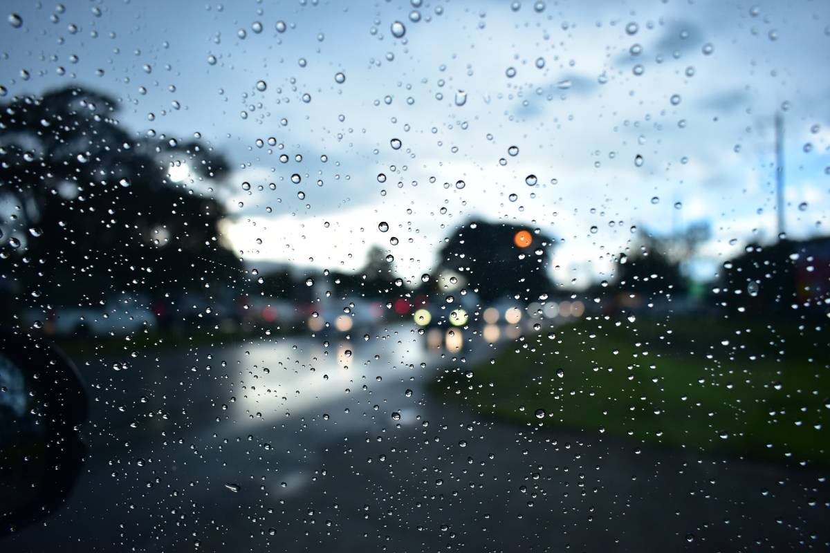 雨天，我在等你